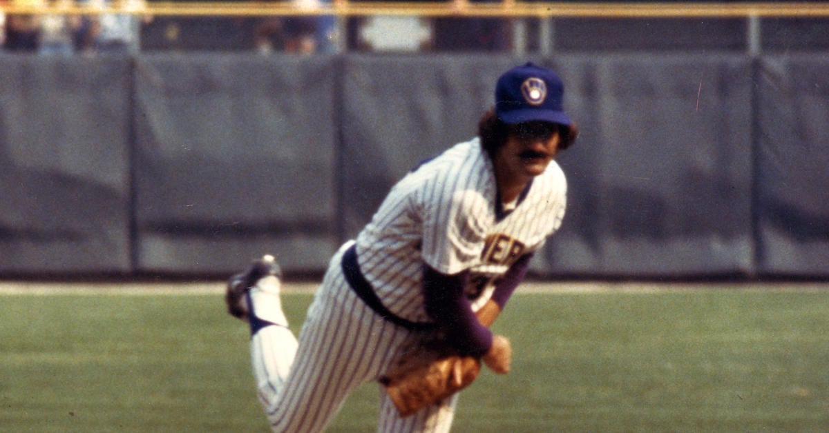 Rollie Fingers the first pitcher to record 300 saves Baseball
